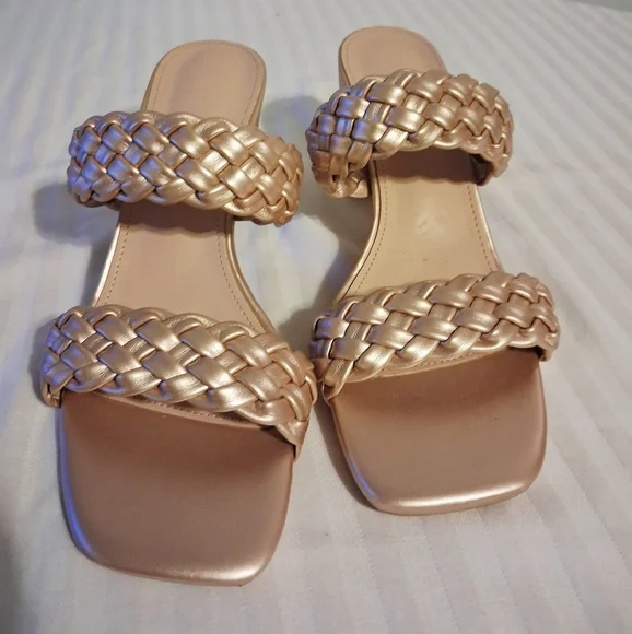Gold Sandals With Braided Strap - Picture 9 of 9